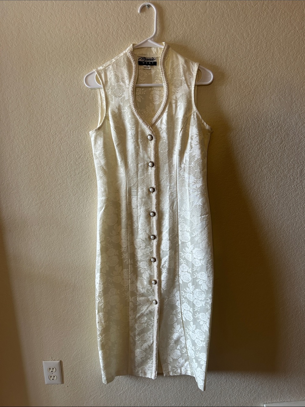 Vintage-Inspired Ivory Jacquard Midi Dress with Button Front